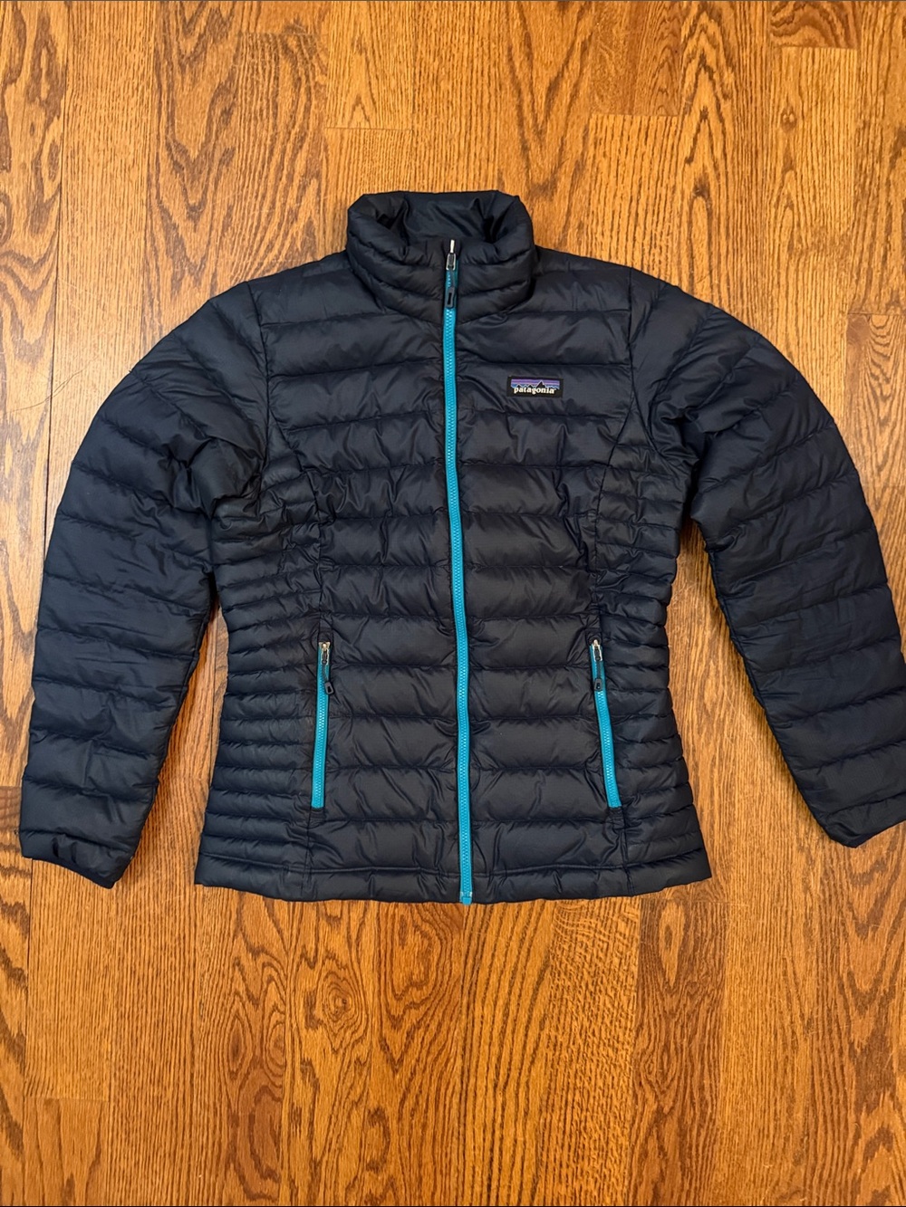 Patagonia Women's navy blue down sweater jacket puffer coat